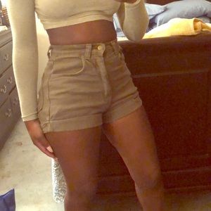 High waisted olive green shorts ! 😍